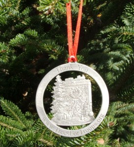One side of the 2014 Trees for Troops ornament
